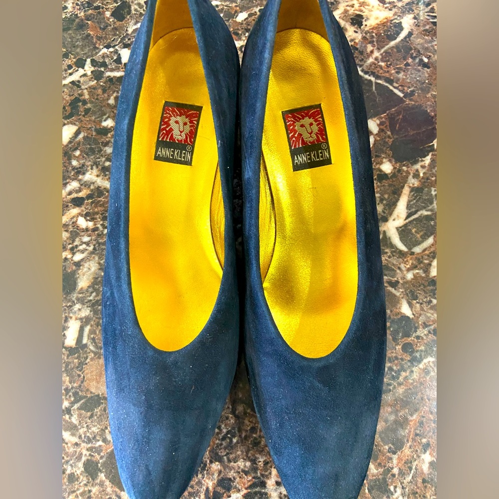 Anne Klein 7.5 blue suede Italian leather flats